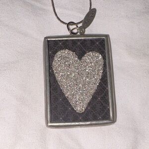 Jewel Kade reversible pendant with a Silver Glitter Heart on a black background